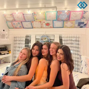 200+ Instagram Friends Captions to Celebrate Your Squad zz