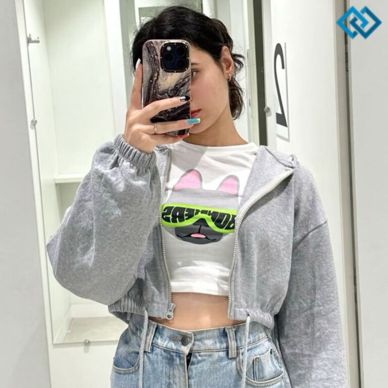 200+ Captions For Mirror Selfies On Instagram for Every Mood