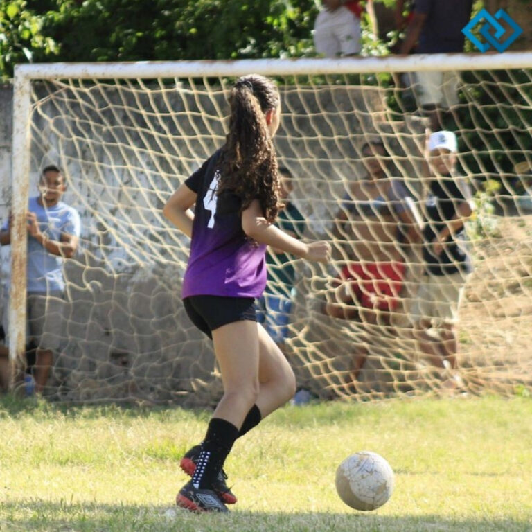 200+ Funny Football Captions For Instagram to Score Laughs zz